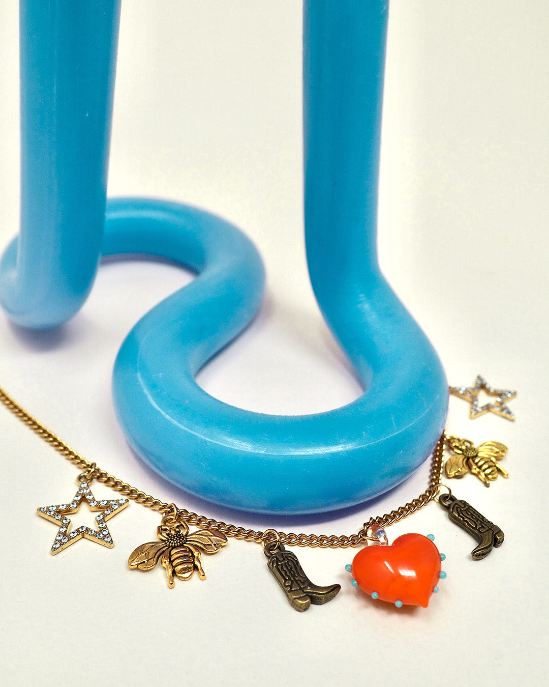 COLLIER LUCKY